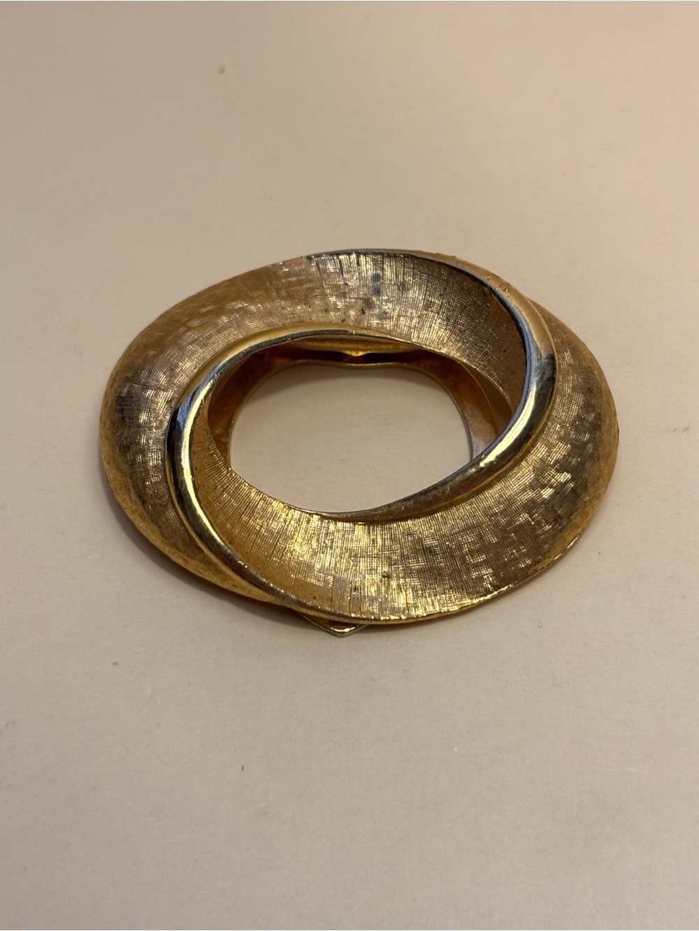 Vintage Lieba Gold-Tone Sculptural Twist Scarf Clip 1-7/8”